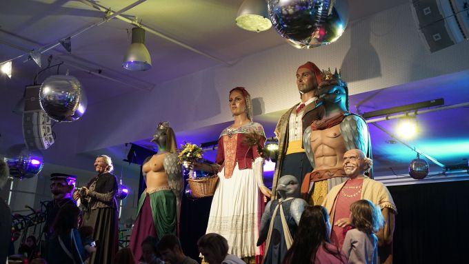 Exhibition of the giants of Sant Andreu del Palomar in disco format at Fabra i Coats. Photo: Blai Ortiz Exhibition of the giants of Sant Andreu del Palomar in disco format at Fabra i Coats. Photo: Blai Ortiz