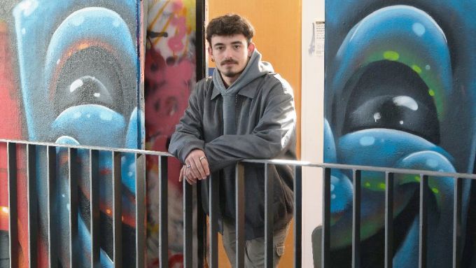 Menéndez is a young playwright and theater director born in 2000. Photo: Albert Ribas