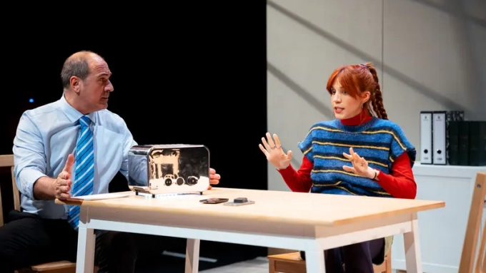 Ramon Godino and Laura Pau in ‘La torradora’ | Photo by Sergi Picazo