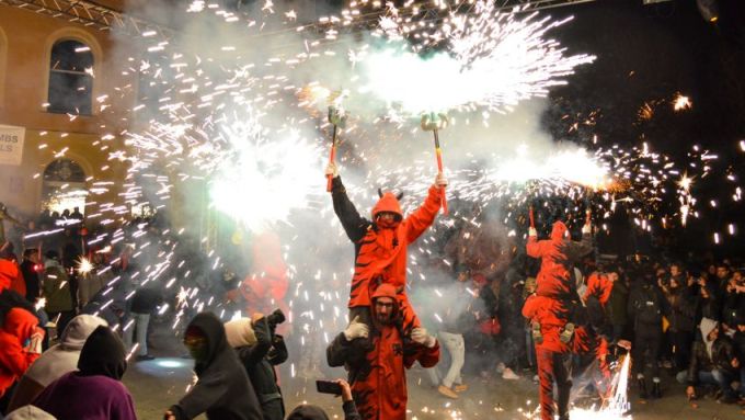 In the end, Satan always ends up sending his devils to burn Sant Andreu // DGM