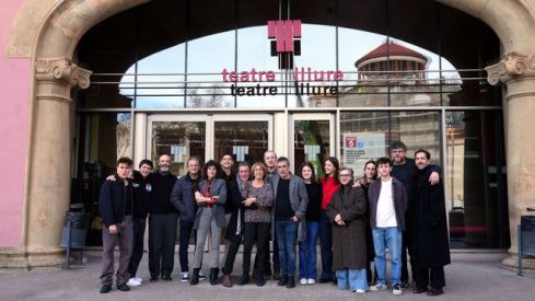 Family photo of the play 'El barquer' at the Teatre Lliure de Montjuïc Publication date Thursday, January 29, 2026, 13:10 Location Barcelona Author Pere Francesch v (1)