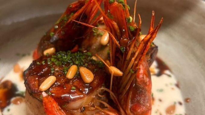 Pollo con gambas. Foto: Instagram (@lapubillagracia) Pollo con gambas. Foto: Instagram (@lapubillagracia)