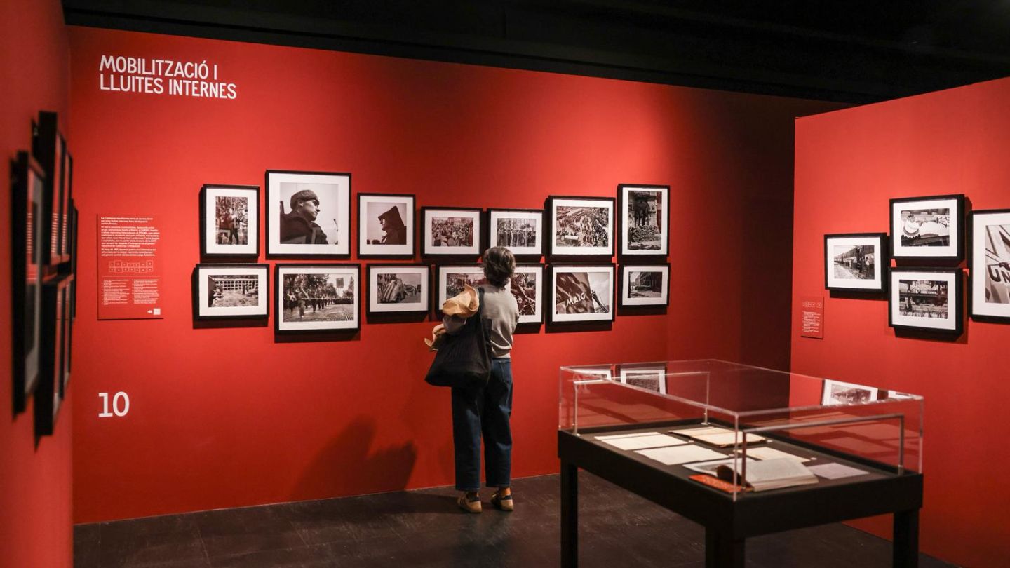 Inauguración de la exposición 'La Caja Roja de Antoni Campañà. Fotos de guerra, arte y Sant Cugat'. FOTO: Ayuntamiento Inauguración de la exposición 'La Caja Roja de Antoni Campañà. Fotos de guerra, arte y Sant Cugat'. FOTO: Ayuntamiento