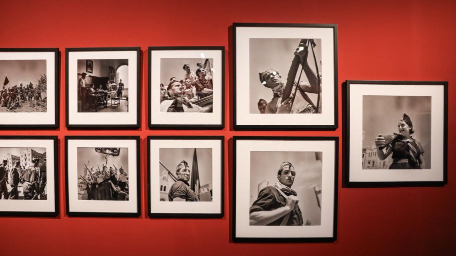 Inauguración de la exposición 'La Caja Roja de Antoni Campañà. Fotos de guerra, arte y Sant Cugat'. FOTO: Ayuntamiento Inauguración de la exposición 'La Caja Roja de Antoni Campañà. Fotos de guerra, arte y Sant Cugat'. FOTO: Ayuntamiento