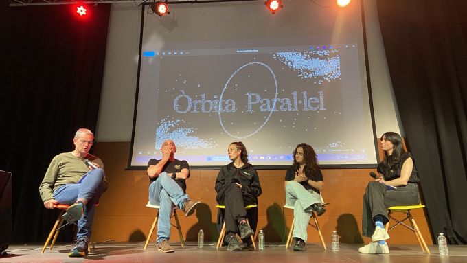 De izquierda a derecha: José Mansilla, antropólogo urbano; Judit Panxeta, vecina del barrio y miembro del Coro Monstruoso del Poble-sec: Irene Armangué, directora del CC Albareda y Adriana Alcover, codirectora de ASAC y Curtcircuit. Foto: Cultura B