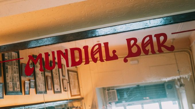 El Bar Mundial. 