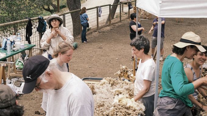 The textile collective Tornen les Esquelles was born in 2021 within the framework of LAB Collserola. Photo courtesy
