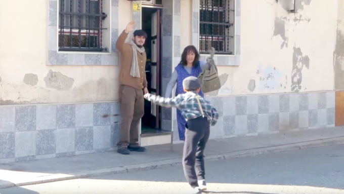 Una escena del videoclip, gravat el 2022 a les antigues Cases Barates del Bon Pastor. Foto: Youtube