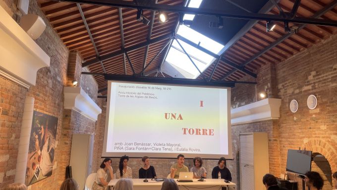 Alguns dels artistes que han format part de la intervenció de la Torre de les Aigües del Poblenou. Foto: Cultura B