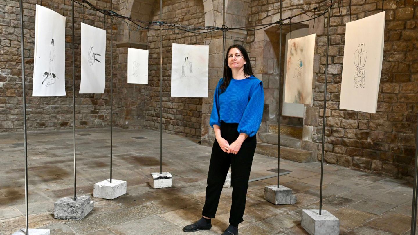 Sinéad Spelman (Dublin, 1978) exposa el projecte 'Turba' a La Capella | Foto cedida per l'ICUB Sinéad Spelman (Dublin, 1978) exposa el projecte 'Turba' a La Capella | Foto cedida per l'ICUB