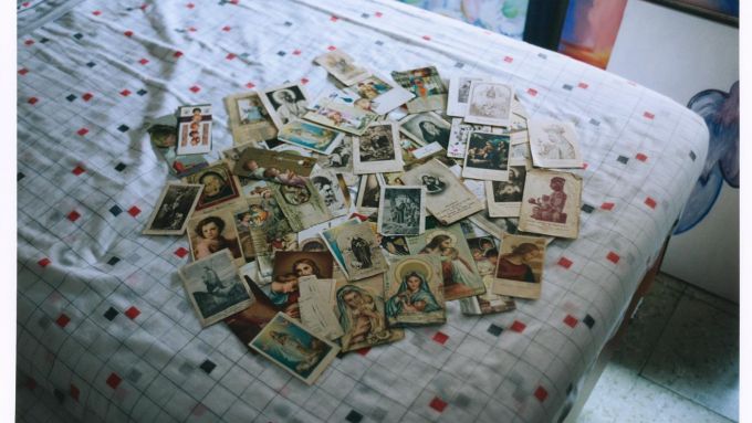 L’artista acompanya els diaris més íntims de la seva àvia amb fotografies seves. Foto cedida L’artista acompanya els diaris més íntims de la seva àvia amb fotografies seves. Foto cedida